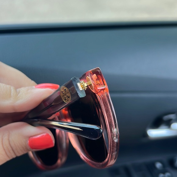 Tory Burch TY7091A Sunglasses in Crystal Poppy/Charcoal/Solid Smoke - Picture 10 of 17